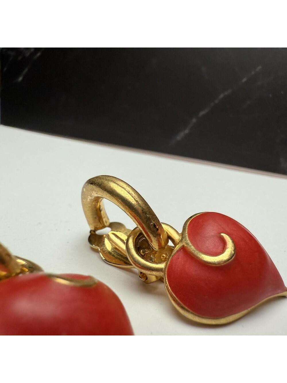 Edgar Berebi Red Matte Enamel Heart Dangle Hoop Earrings Clip-on Gold Tone - Picture 5 of 12